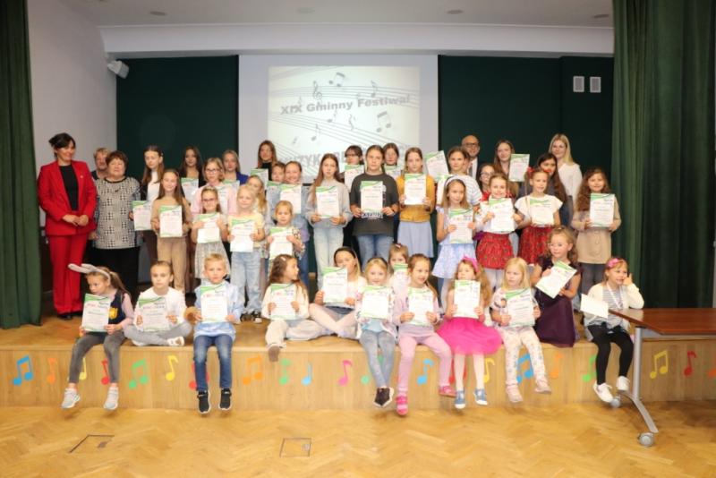 XIX GMINNY FESTIWAL PIOSENKI DZIECIĘCEJ I MŁODZIEŻOWEJ P.N. "MUZYKA BEZ GRANIC"